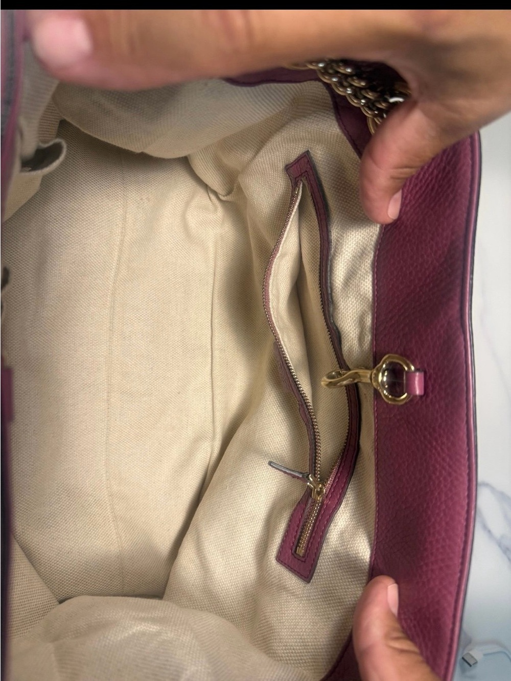 Gucci Leather Shoulder Bag in Berry Pink with Tassel - Picture 4 of 8